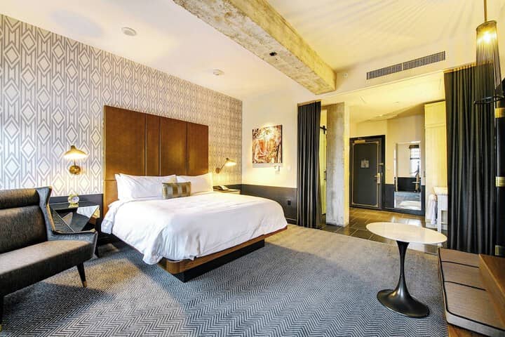 Room 9 of 42