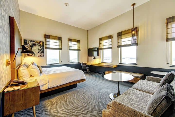 Room 6 of 42